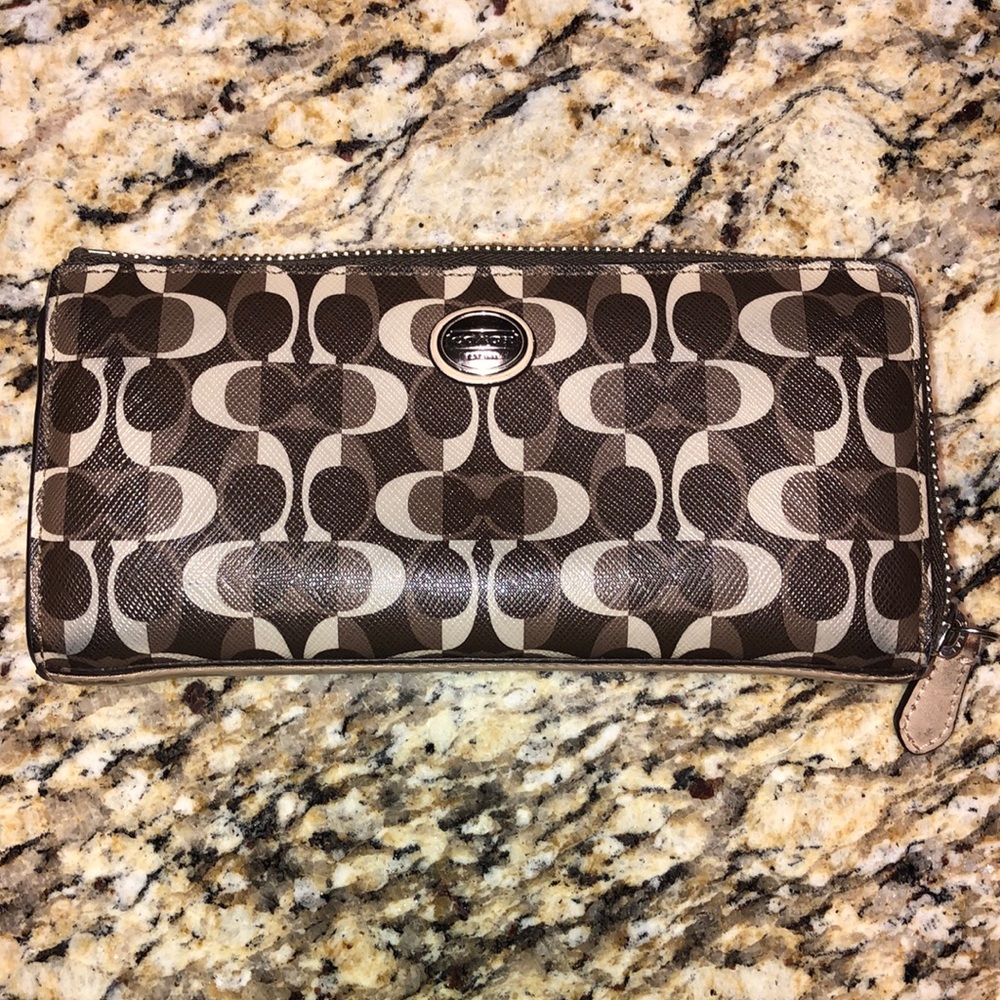 Coach Continental Expanding Wallet